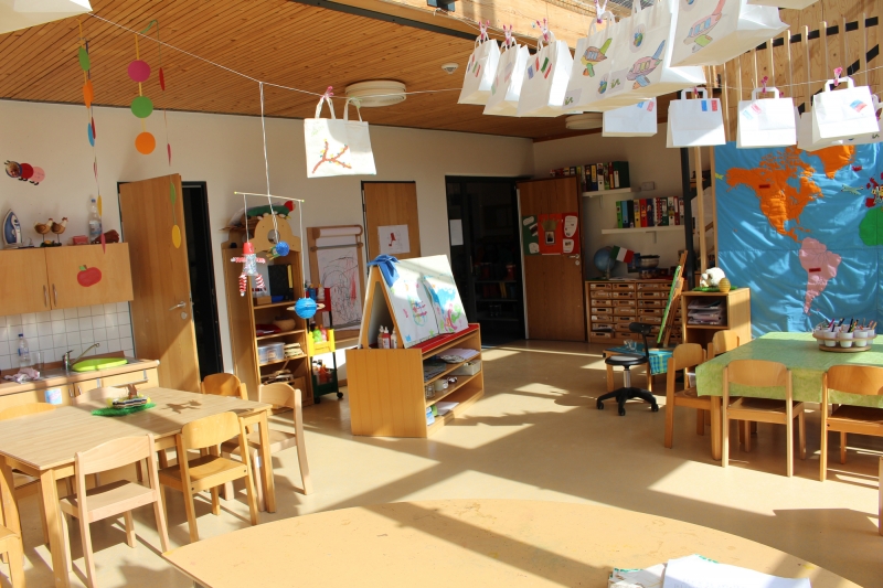 Atelier:
Das Atelier bietet den Kindern die unterschiedlichsten Materialien, um ihrer Kreativität nachzugehen und sich auszuprobieren.